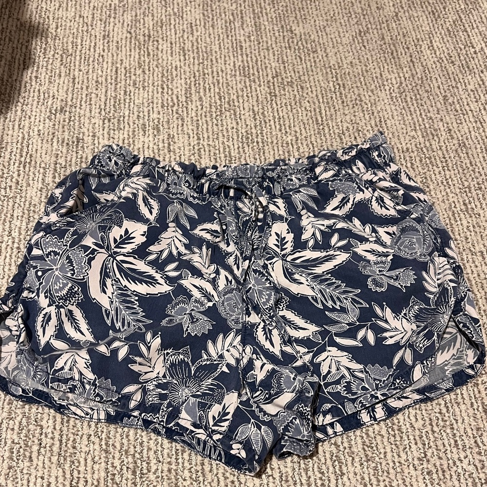 American Eagle Floral Navy Women's Shorts